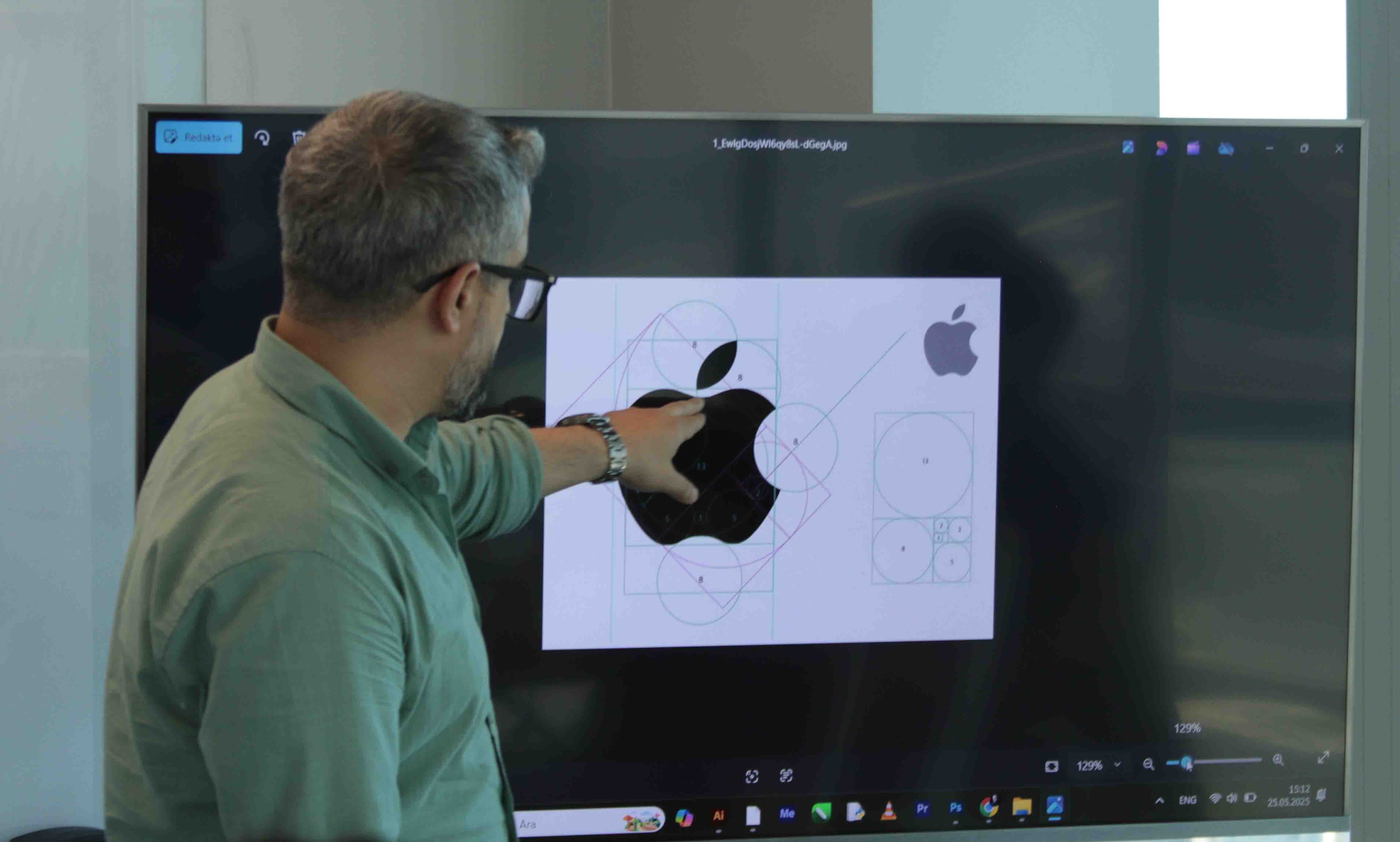 Illustrator dərsi kadrı